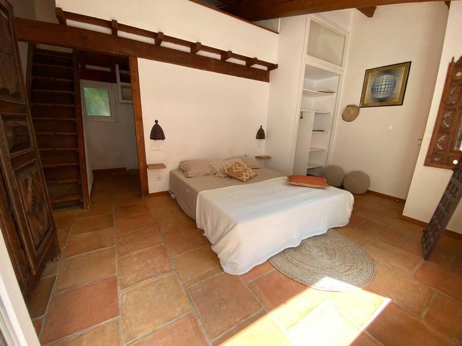 Petit Mas Calme Typique Du Sud ! Vila Valergues Exterior foto